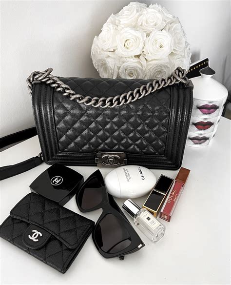 chanel boy bi fold wallet ราคา|chanel bag review.